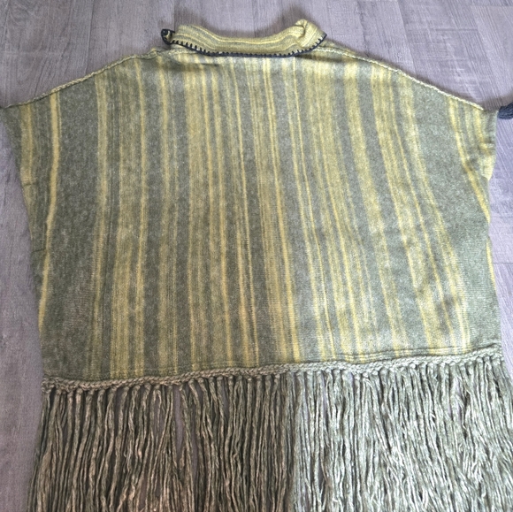 Raquel Allegra Wool Cashmere Fringe Poncho Cape Pocket Braided Green One Size - Picture 8 of 11